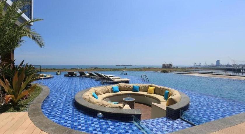 The Rinra Hotel Makassar Ngoại thất bức ảnh