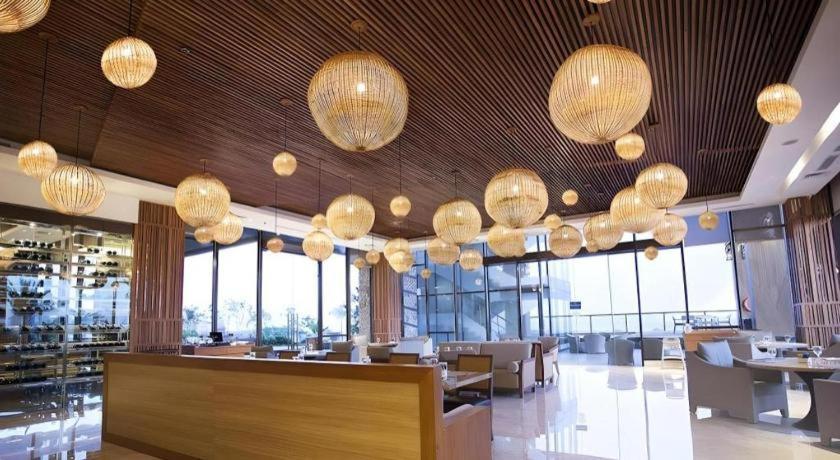 The Rinra Hotel Makassar Ngoại thất bức ảnh