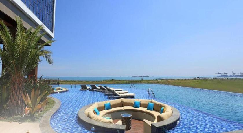 The Rinra Hotel Makassar Ngoại thất bức ảnh