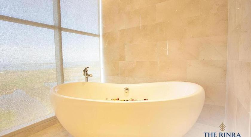 The Rinra Hotel Makassar Ngoại thất bức ảnh