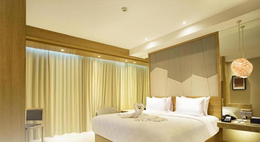 The Rinra Hotel Makassar Ngoại thất bức ảnh