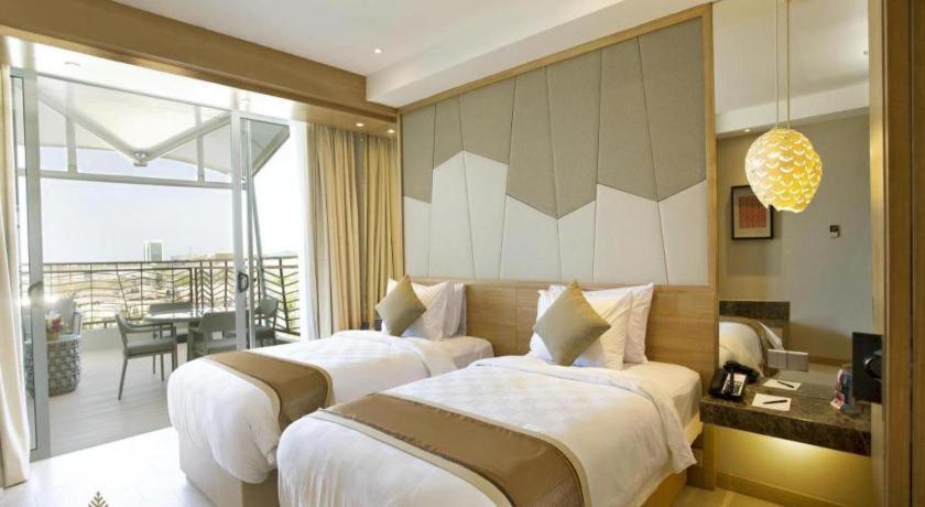 The Rinra Hotel Makassar Ngoại thất bức ảnh