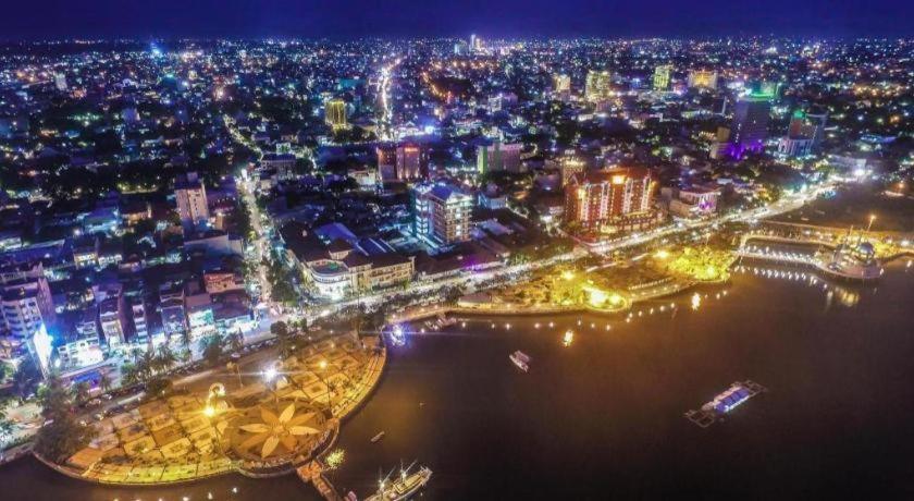 The Rinra Hotel Makassar Ngoại thất bức ảnh