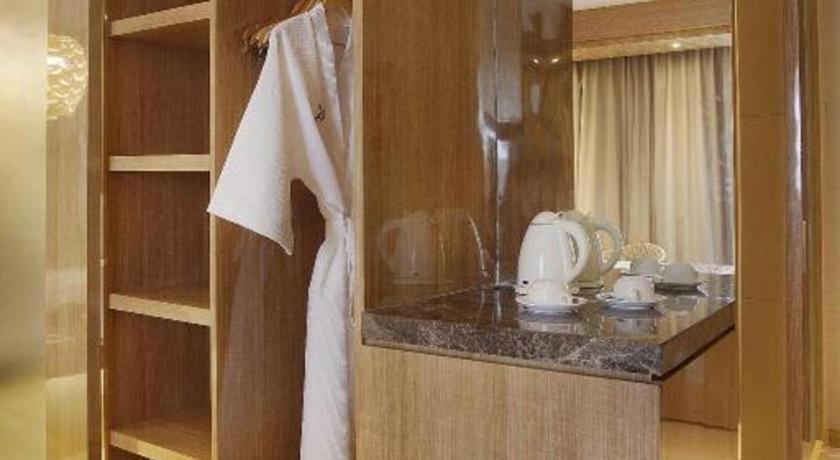 The Rinra Hotel Makassar Ngoại thất bức ảnh