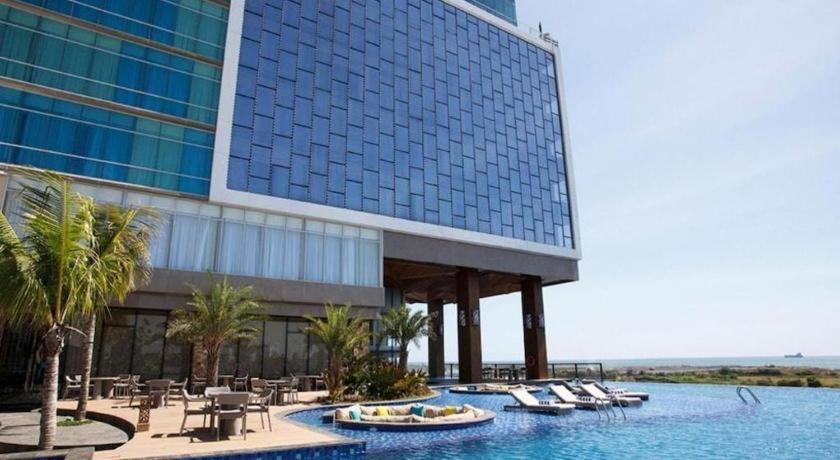 The Rinra Hotel Makassar Ngoại thất bức ảnh