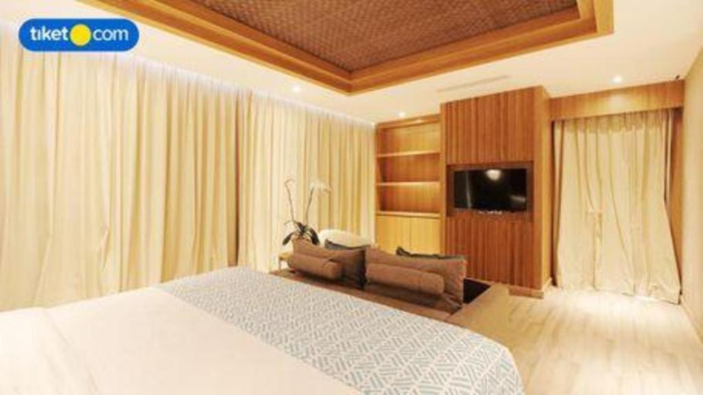 The Rinra Hotel Makassar Ngoại thất bức ảnh