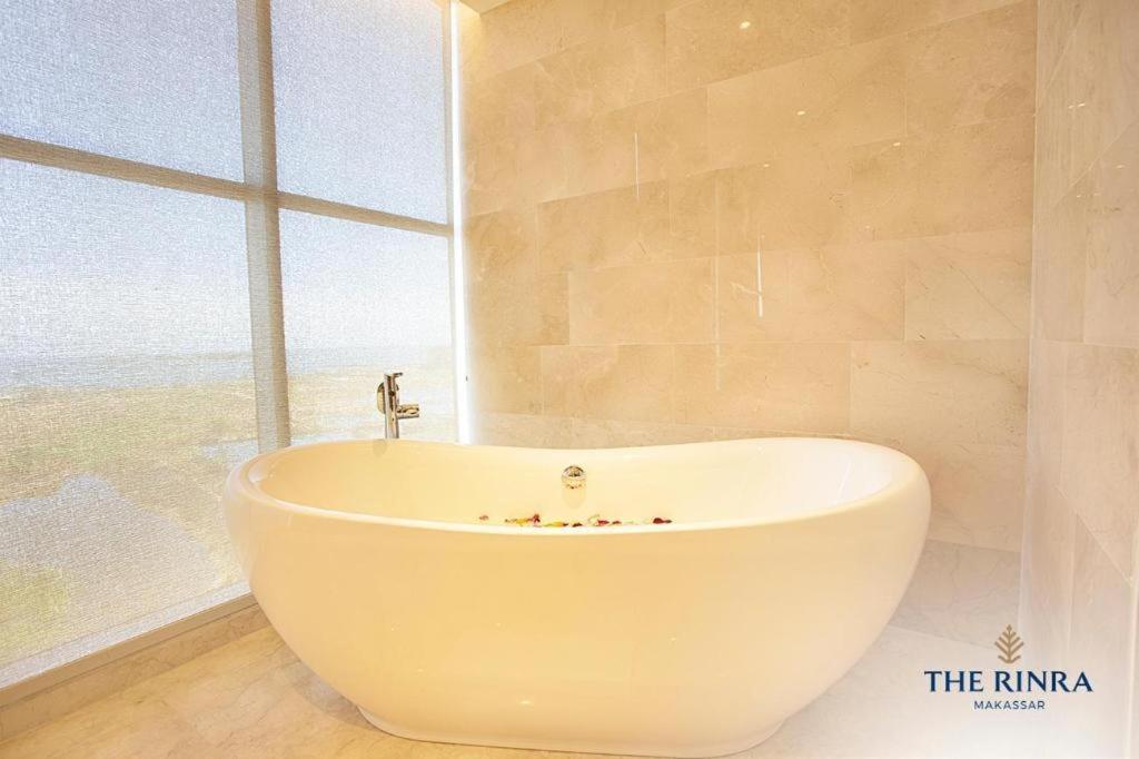 The Rinra Hotel Makassar Ngoại thất bức ảnh