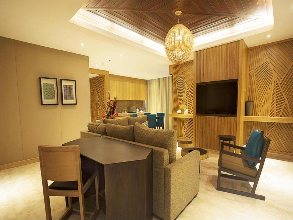 The Rinra Hotel Makassar Ngoại thất bức ảnh