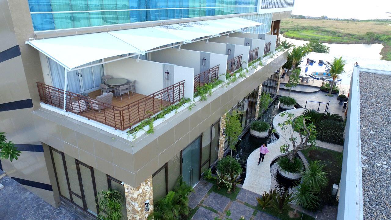 The Rinra Hotel Makassar Ngoại thất bức ảnh